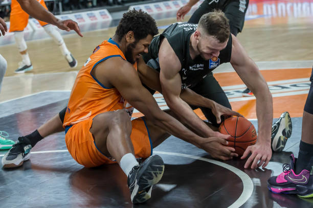 励着许多年 励着许多年